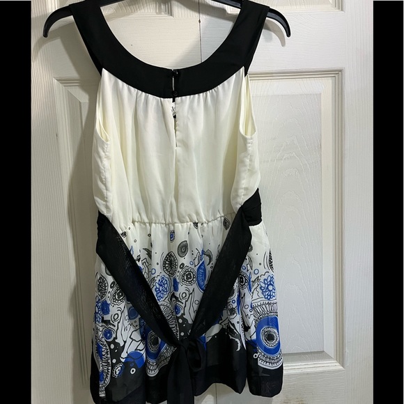 Jonathan Martin Babydoll Beige/Black/Blue Top in Size Large - Picture 2 of 2
